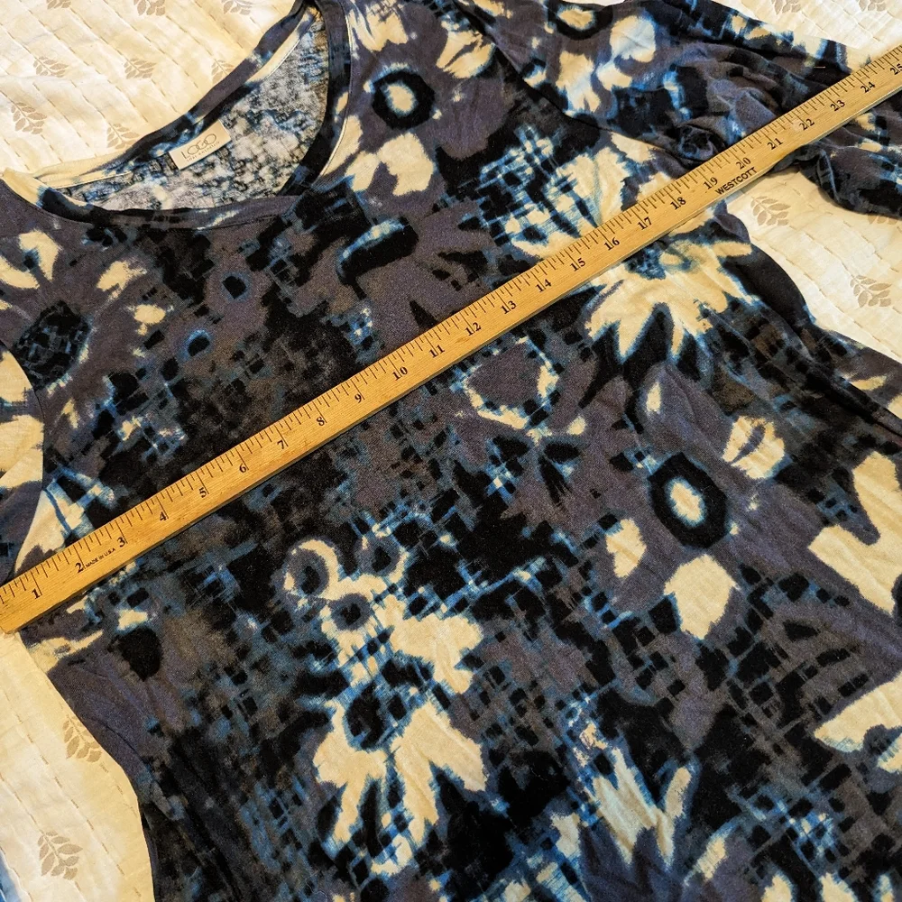 Logo asymmetrical tunic top abstract floral pocket - Picture 2 of 9